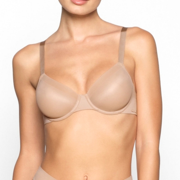 SKIMS Molded Unlined Demi Bra - Picture 1 of 14